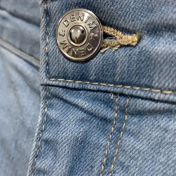 Light Skinny Jeans - Picture 7 of 10